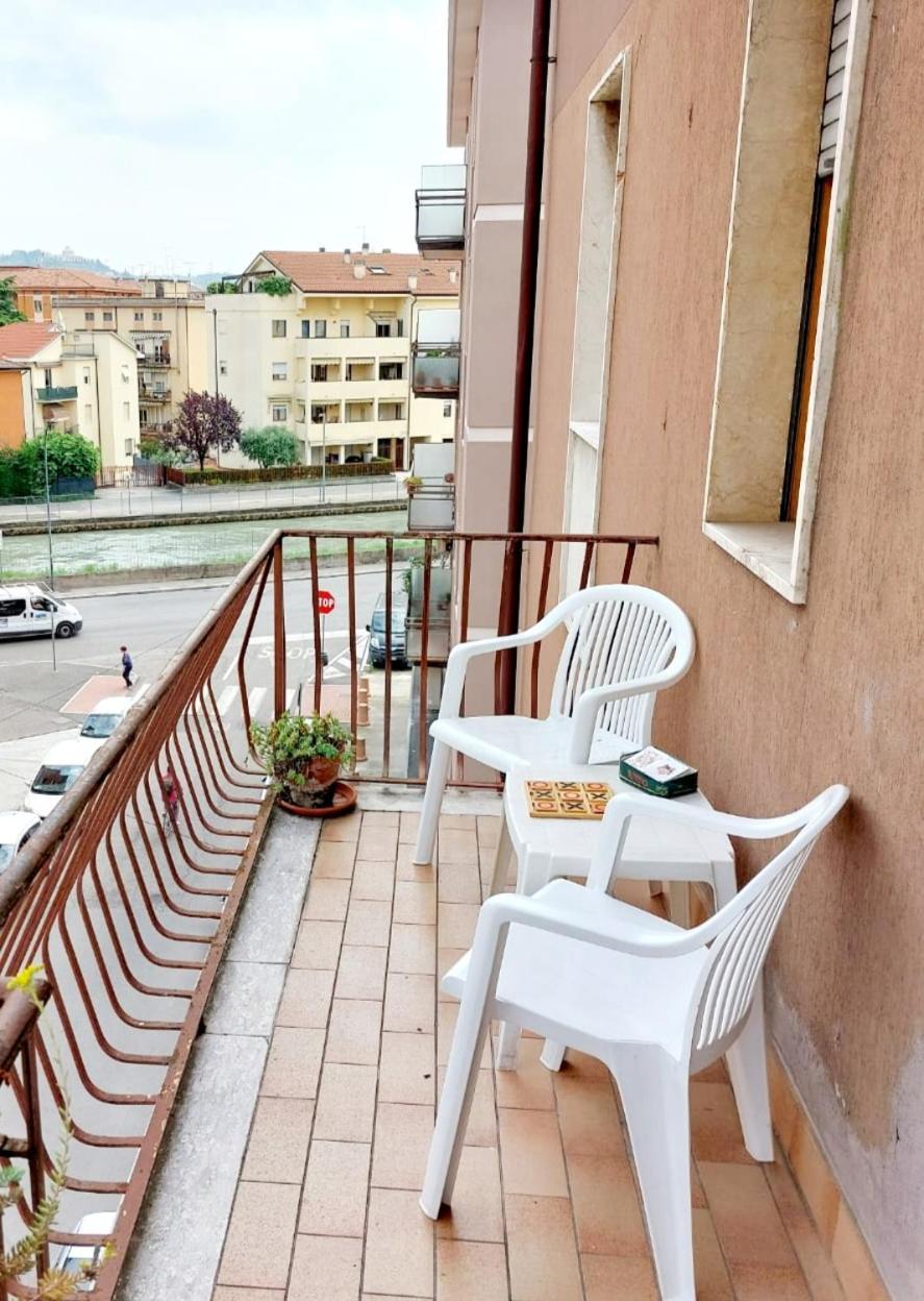 Da Fabio E Francesca - Holiday Apartment Верона Экстерьер фото
